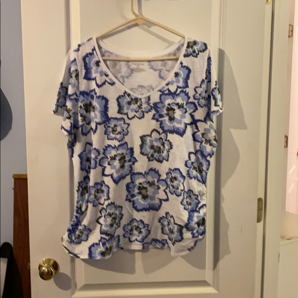 💰2/12 T-shirts💰Lane Bryant White w/ Blue Flowers